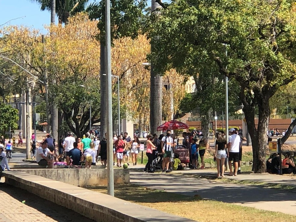 Lagoa da Pampulha tem aglomeração no segundo fim de semana de reabertura