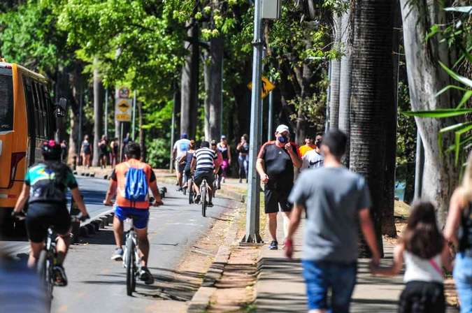 Orla da Lagoa da Pampulha tem movimento tranquilo neste sábado