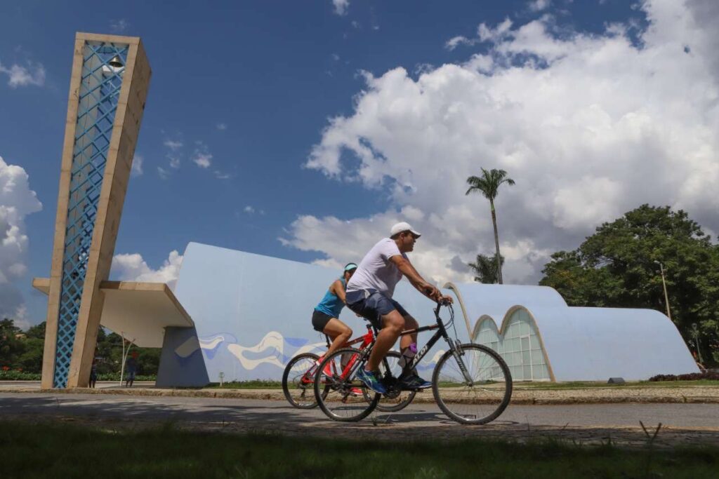 Andar na Pampulha de bicicleta é um excelente passeio e atividade física