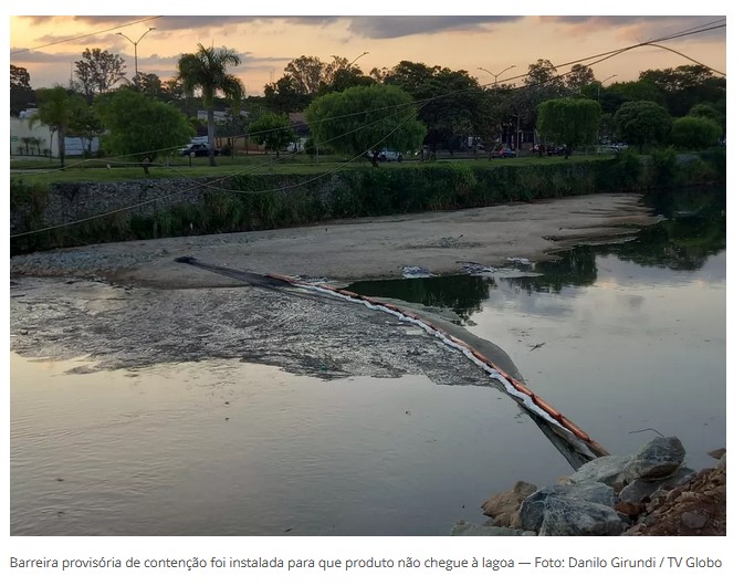 Toneladas de piche atingem córrego e barreira é instalada para evitar contaminação na Lagoa da Pampulha, 'cartão-postal' de BH