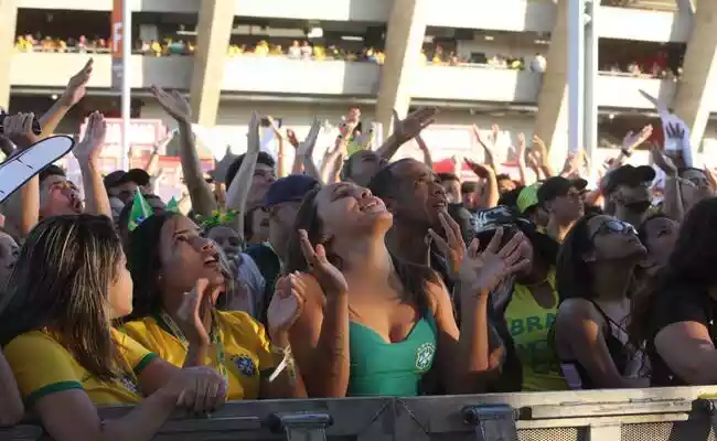 Bares em Suzano vão transmitir a estreia do Brasil na Copa do