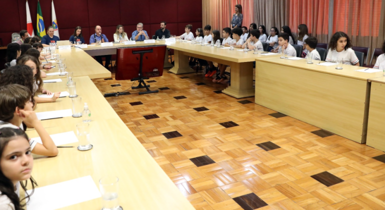 Prefeito Fuad Noman recebe estudantes para debater despoluição da Pampulha